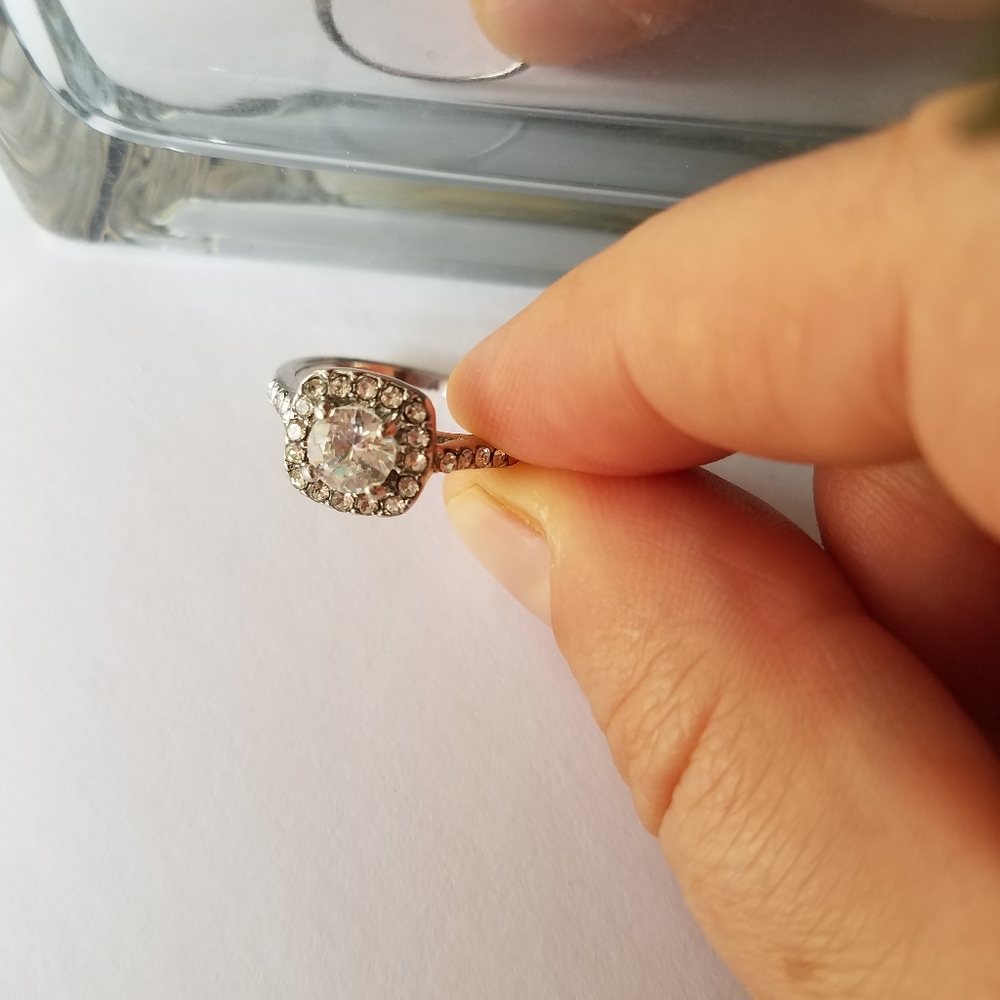 Beautiful white Crystal Zircon engagement ring! - Picture 4 of 7